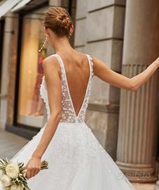 Abito sposa Luna Novias by Rosa Clarà con velo
