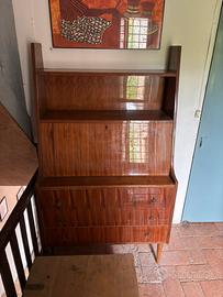 Mobile con cassetti e scrittoio .