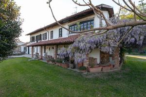 Villa con ampio giardino privato e terreno