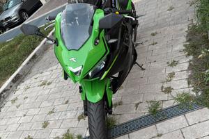 La motto e coasi nova wattan gp1 125cc