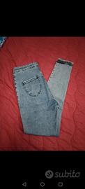 Jeans vita alta. 