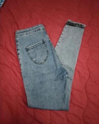 Jeans vita alta. 