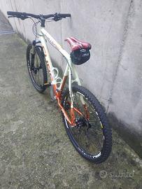bicicletta MTB cube 
