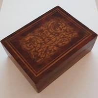 Antica Scatola in Legno noce vintage decorata