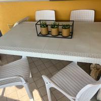 Tavolo in rattan