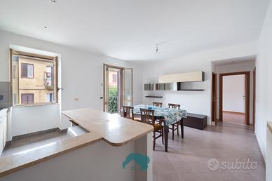 Valmontone: appartamento centrale piano rialzato