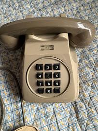 Telefono fisso vintage a tastiera.