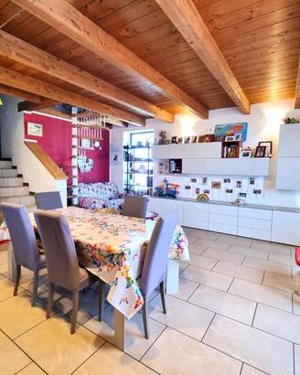 Appartamento di 110 m² con 3 locali e box auto a S