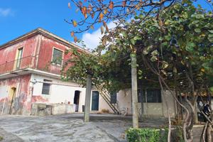 Porzione di villa - Piedimonte Etneo