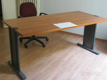 Scrivania ufficio  183x85 cm e alta 76 cm 