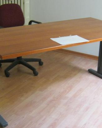 Scrivania ufficio  183x85 cm e alta 76 cm 