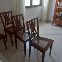 sedie in legno con seduta in paglia di Vienna. 