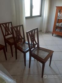 sedie in legno con seduta in paglia di Vienna. 