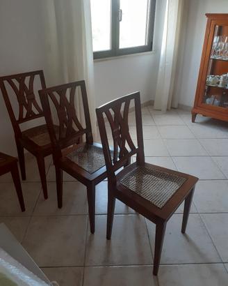 sedie in legno con seduta in paglia di Vienna. 
