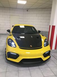 Porsche 718 Cayman GT4 RS Weissach iva esposta