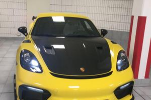 Porsche 718 Cayman GT4 RS Weissach iva esposta