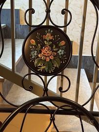 Letto singolo in ferro battuto con decoro floreale