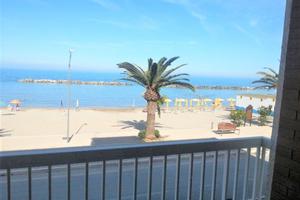 Cupra marittima _ a 10 metri dalla spiaggia