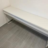 Scrivania Ikea con cassetti