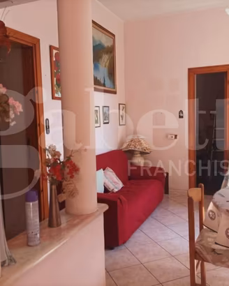 Via Marconi, semindipendente con cortile carrabile
