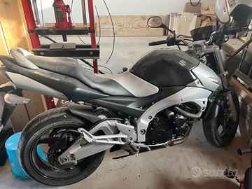 Suzuki gsr600