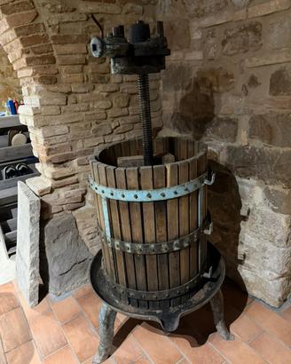 Antica pressa vino + pigiatrice manuale (ottime)
