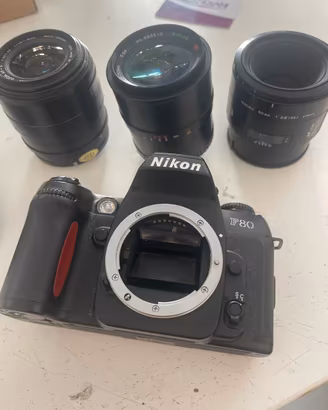 Nikon F 80 e obiettivi vari