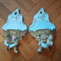 Scoppia di acquasantiere in porcellana 