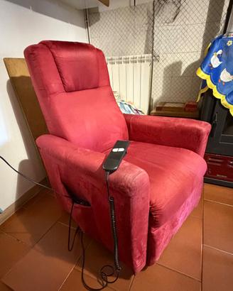 Poltrona reclinabile elettricamente per anziani