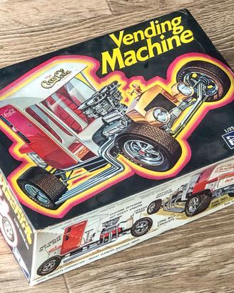 COCA-COLA VENDING MACHINE MPC SCALA KIT 1/25 1970