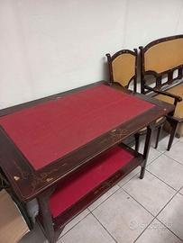 Antiquariato: tavolo, panca e due sedie in legno