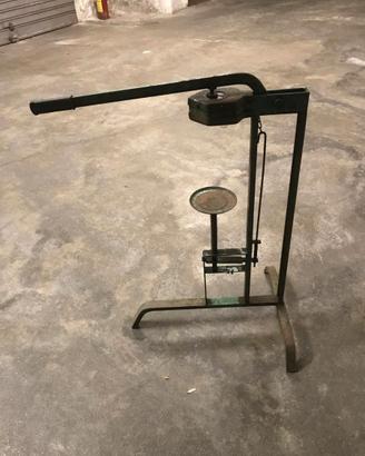 Tappatrice a Tre Piedi a Leva per Tappi Sughero