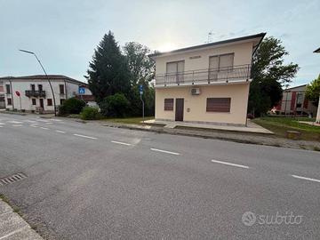 Villa di 220 m² con più di 5 locali e box auto dop