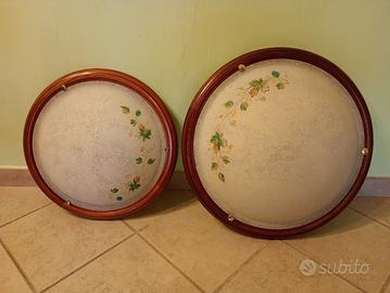 2 plafoniere grandi legno/vetro lavorato.