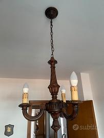 Lampadario in legno