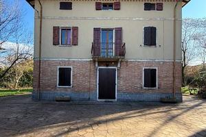 CASA INDIPENDENTE CON LOTTO DI TERRENO EDIFICABILE