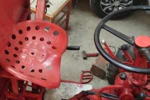 Trattore con ribaltabile