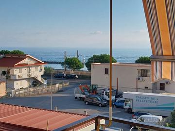 Primo piano a 100 mt dal mare