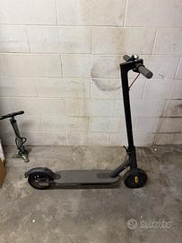 Monopattino Xiaomi + Pneumatici di ricambio