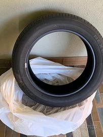 Gomme Estive 215/55/ r18