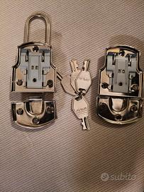 2 Chiusure con Serrature per flycase
