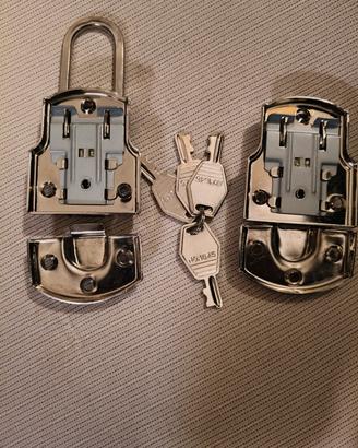 2 Chiusure con Serrature per flycase
