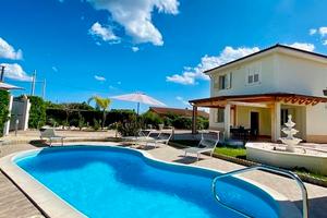 Villa con piscina Fontane Bianche