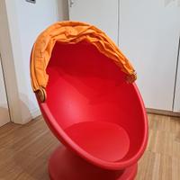 Sedia ad uovo con copertura IKEA