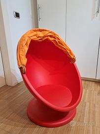 Sedia ad uovo con copertura IKEA