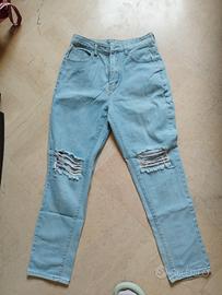 Jeans con strappi 