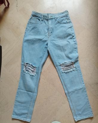 Jeans con strappi 