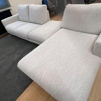 Divano grigio chiaro - comodo ed elegante