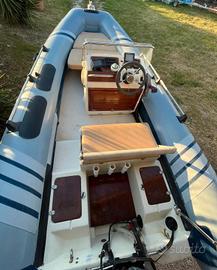 gommone dispone 5,5 metri