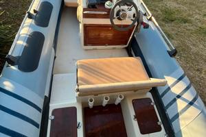 gommone dispone 5,5 metri